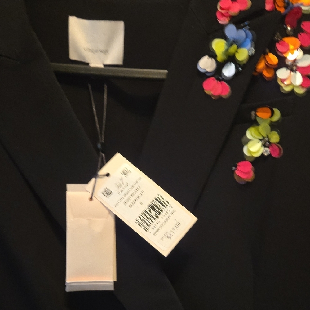Elegant Blazer Dress with Colorful Floral Accents - Picture 5 of 12